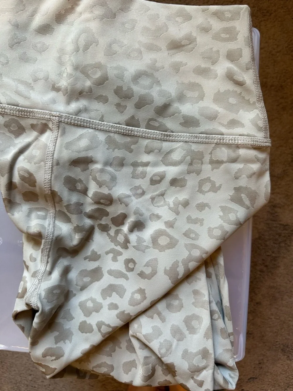 SET- Beyond Yoga Light Gray Leopard Crop Tank and Matching Leggings - Picture 3 of 6